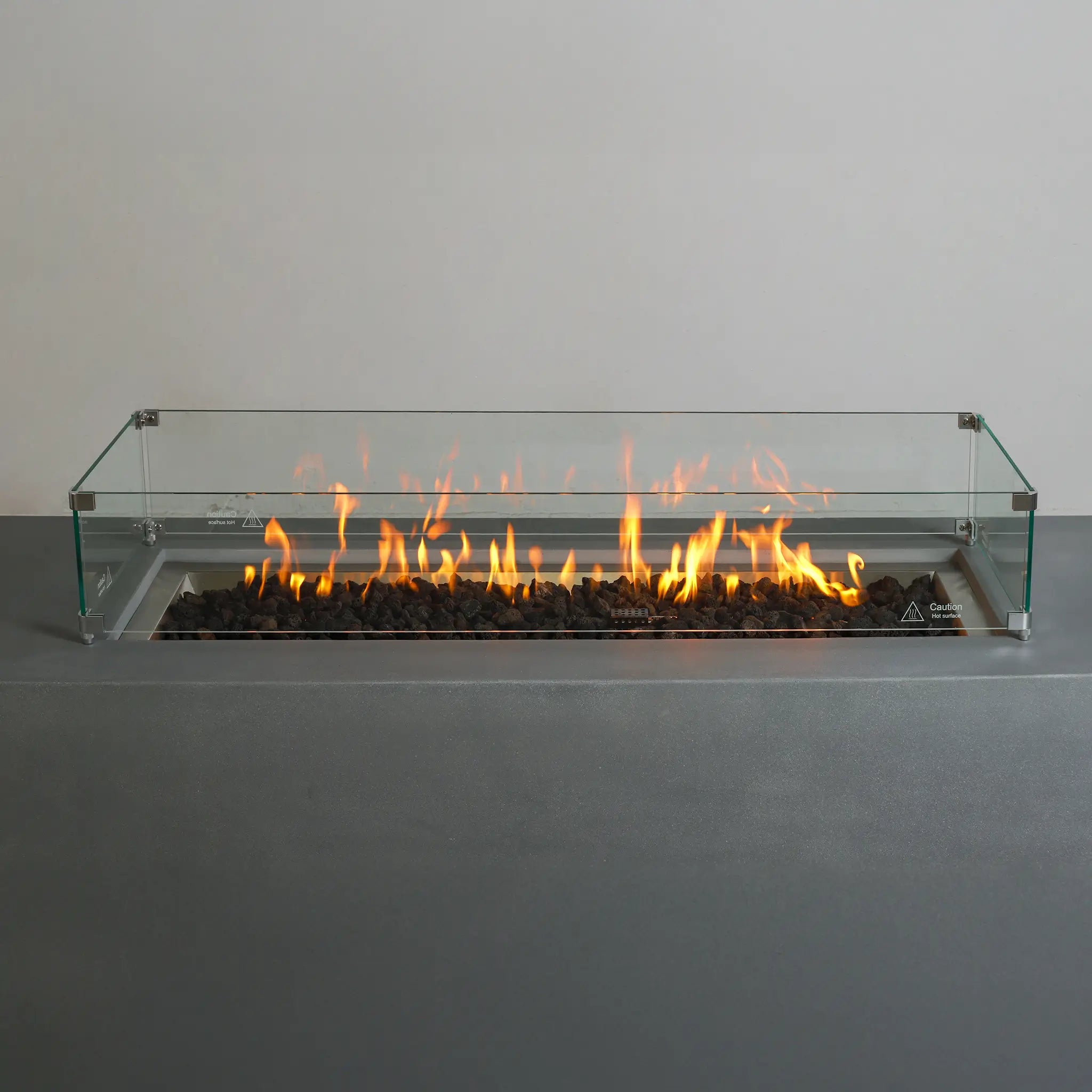 https://cdn.shopify.com/s/files/1/1936/2105/files/beton-72-inch-glass-wind-guard-lifestyle2.webp?v=1754330918