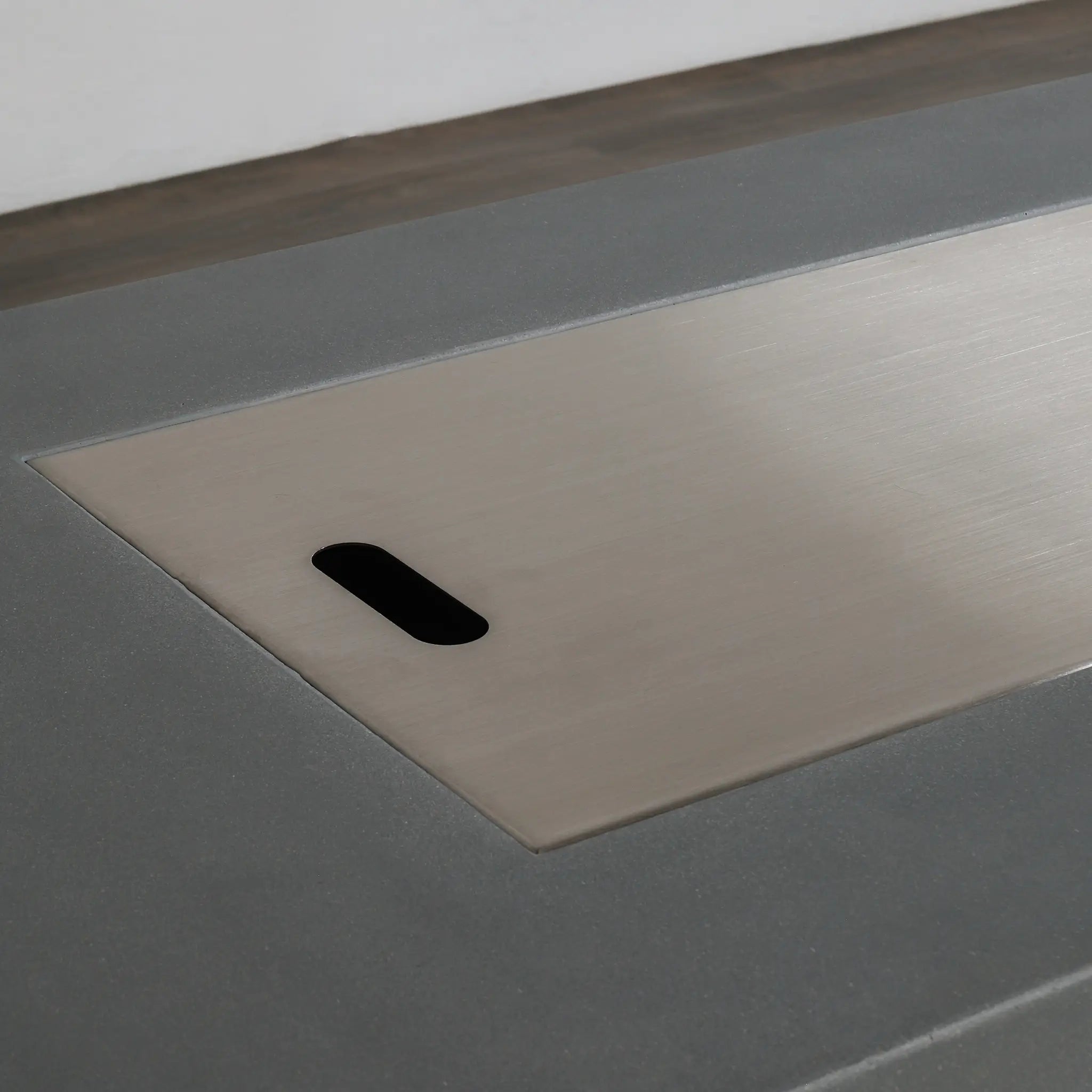 https://cdn.shopify.com/s/files/1/1936/2105/files/starfire-designs-beton-72-inch-rectangle-stainless-steel-burner-cover-closeup.webp?v=1754331052
