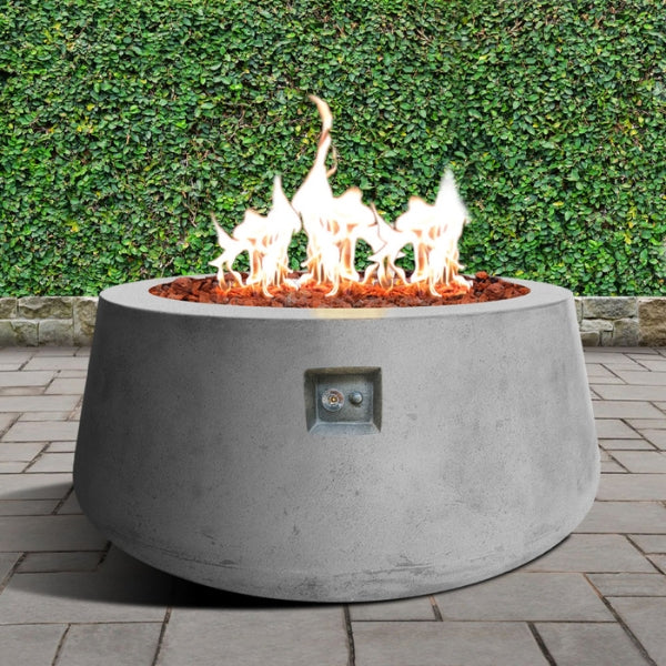 Stonelum Indiana Modern Fire Pit 02 natural concrete with fire on a green background