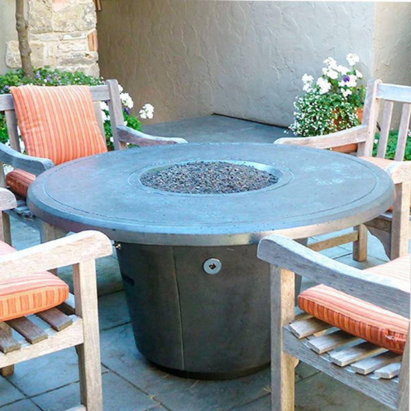 American Fyre Designs Cosmopolitan Round Fire Table In An Outdoor Set Up